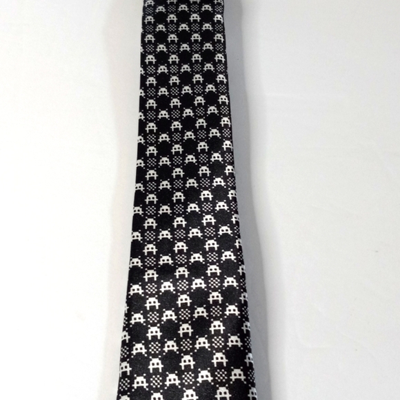 Atari Space Invader Tie designed by BlackTieGeek Blk & Wht Skinny Tie. - Picture 2 of 4
